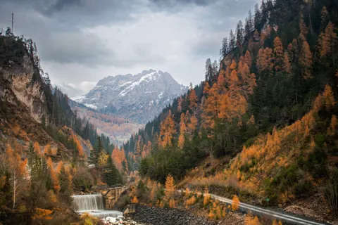 Autumn Mountains 4K Wallpaper · autumn · 3840×2560