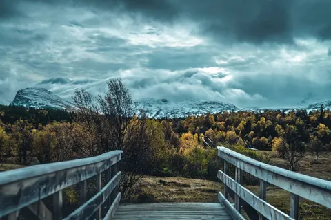 Herfstbergen 4K-achtergrond · autumn · 3840×2561