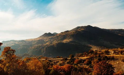 Autumn Mountains 4K Wallpaper · autumn · 3840×2312