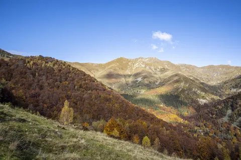 Autumn Mountains 4K Wallpaper · autumn · 3840×2561