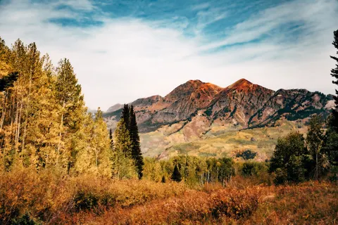 Autumn Mountains 4K Wallpaper · autumn · 3840×2560