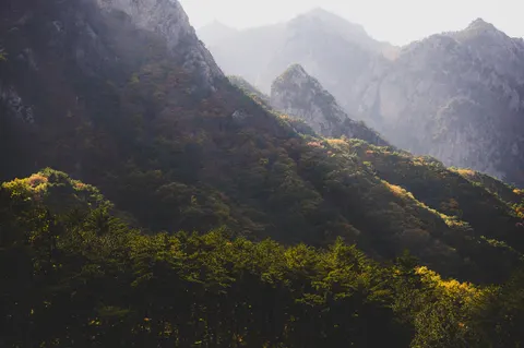Autumn Mountains 4K Wallpaper · autumn · 3840×2552