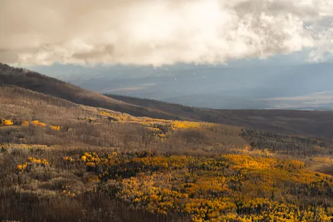 Autumn Mountains 4K Wallpaper · autumn · 3840×2560