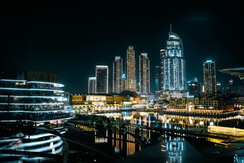 두바이 스카이라인 4K 배경화면 · city · 3840×2570