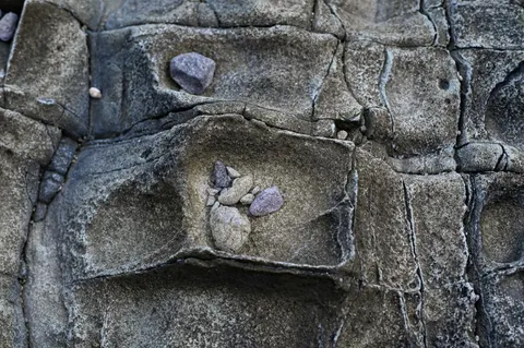 Stone Wall 4K Wallpaper · textures · 3840×2555