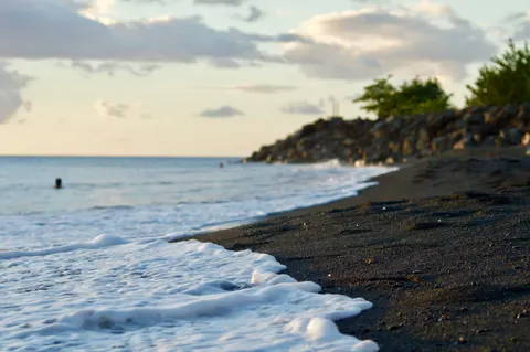 Black Sand Beach 4K Wallpaper · travel · 3840×2553