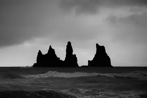 Black Sand Beach 4K Wallpaper · travel · 3840×2558