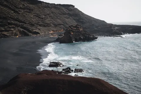 Black Sand Beach 4K Wallpaper · travel · 3840×2560