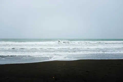 Black Sand Beach 4K Wallpaper · travel · 3840×2560