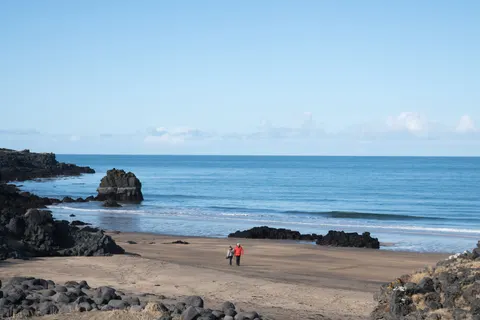 Black Sand Beach 4K Wallpaper · travel · 3840×2561