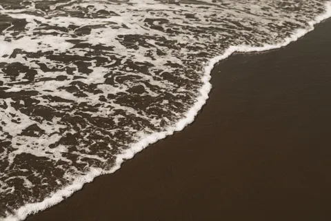 Black Sand Beach 4K Wallpaper · travel · 3840×2560