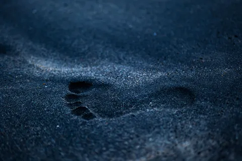 Black Sand Beach 4K Wallpaper · travel · 3840×2560