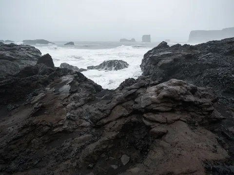 Sfondo Spiaggia di sabbia nera 4K · travel · 3840×2880