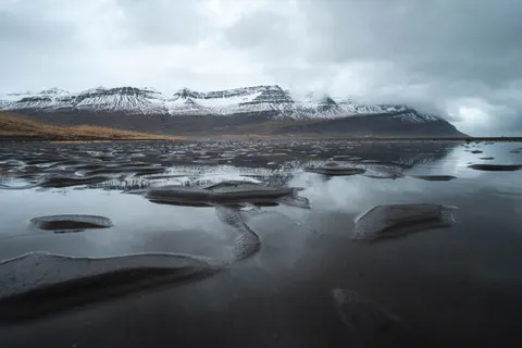 Black Sand Beach 4K Wallpaper · travel · 3840×2560