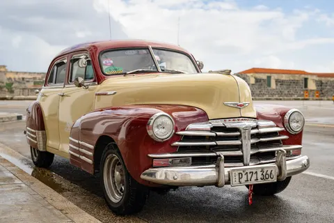خلفية سيارة كلاسيكية بدقة 4K · cars · 3840×2560