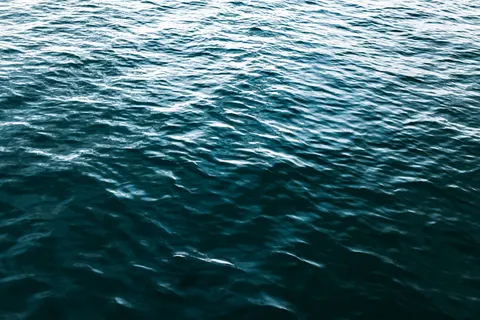 Deep Blue 4K Wallpaper · underwater · 3840×2561