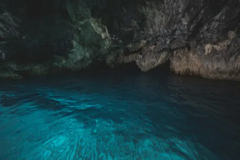Deep Blue 4K Wallpaper · underwater · 3840×2560