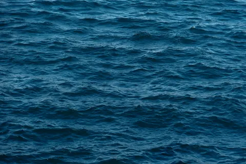 Deep Blue 4K Wallpaper · underwater · 3840×2560