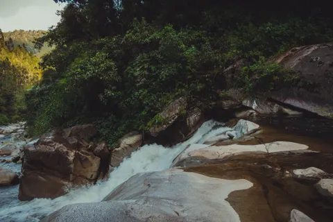 Jungle Waterfall 4K Wallpaper · waterfall · 3840×2560