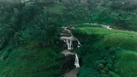 Orman Şelalesi 4K Duvar Kağıdı · waterfall · 3840×2160