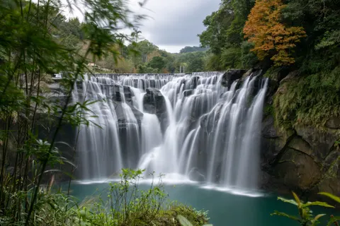 Silky Waterfall 4K Wallpaper · waterfall · 3840×2560