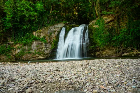 Silky Waterfall 4K Wallpaper · waterfall · 3840×2561