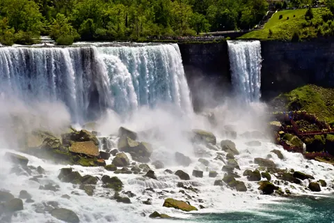 Cliff Waterfall 4K Wallpaper · waterfall · 3840×2560