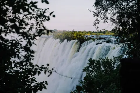 Cliff Waterfall 4K Wallpaper · waterfall · 3840×2560