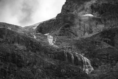 Iceland Falls 4K Wallpaper · waterfall · 3840×2560