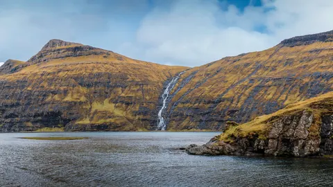 Iceland Falls 4K Wallpaper · waterfall · 3840×2160