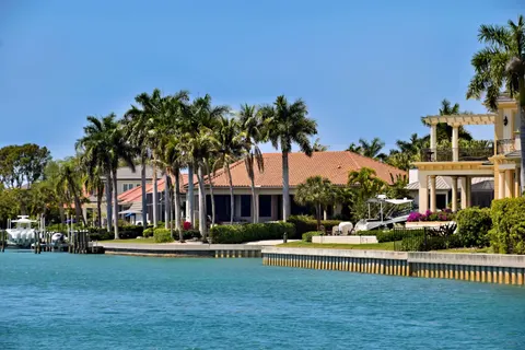 Palm Trees 4K Wallpaper · tropical · 3840×2560