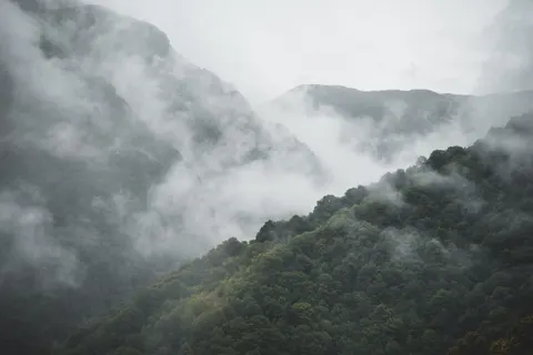Dunkle Berge 4K Hintergrundbild · dark · 3840×2560