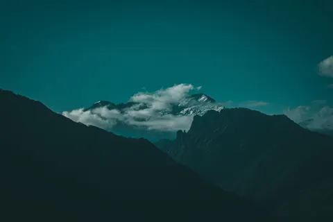 والپیپر کوه‌های تاریک با کیفیت 4K · dark · 3840×2560