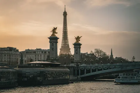 Paris at Night 4K Wallpaper · city · 3840×2560