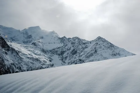 Winter Mountains 4K Wallpaper · winter · 3840×2560