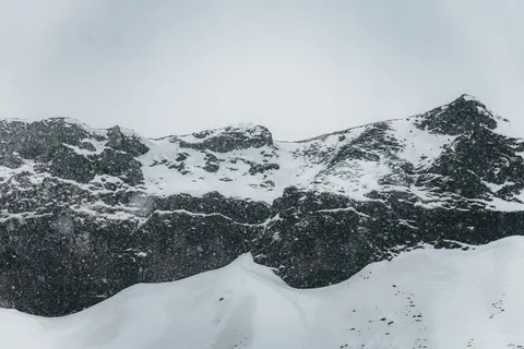Winter Mountains 4K Wallpaper · winter · 3840×2560