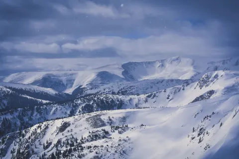 Papel de parede Montanhas de inverno 4K · winter · 3840×2560