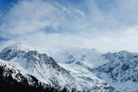 Winter Mountains 4K Wallpaper · winter · 3840×2560