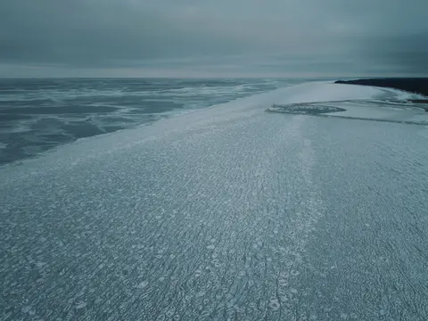 Winter Lake 4K Wallpaper · winter · 3840×2880