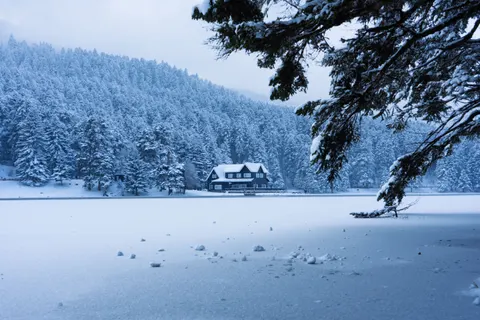 Winter Cabin 4K Wallpaper · winter · 3840×2560