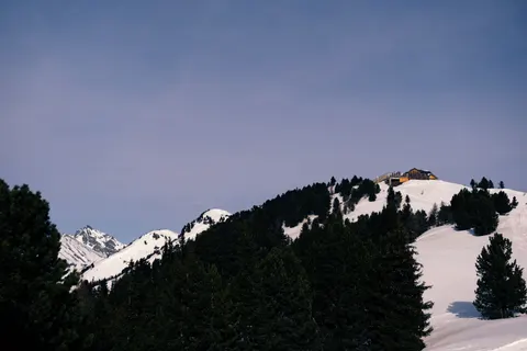Winter Cabin 4K Wallpaper · winter · 3840×2560