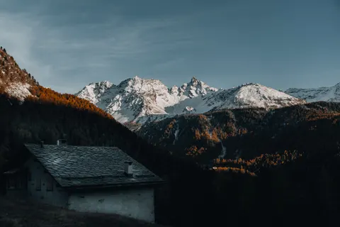Winter Cabin 4K Wallpaper · winter · 3840×2560