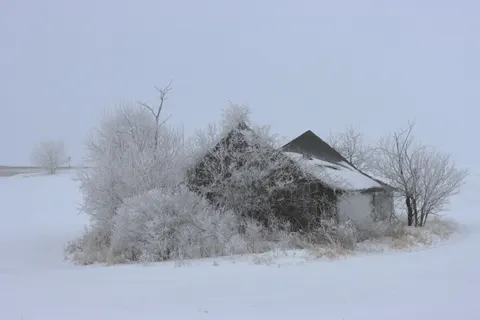 Winter Cabin 4K Wallpaper · winter · 3840×2560