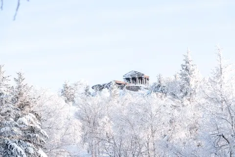 والپیپر کلبه زمستانی با کیفیت 4K · winter · 3840×2560
