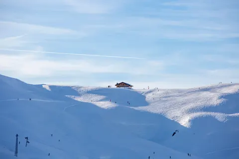 Winter Cabin 4K Wallpaper · winter · 3840×2560