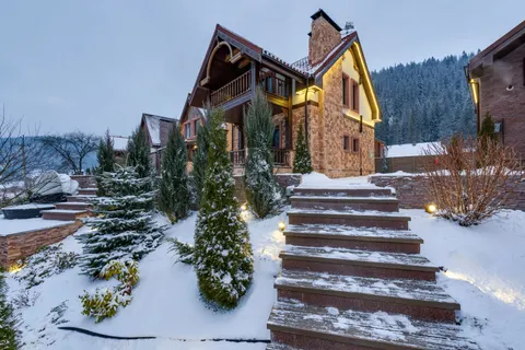 Winter Cabin 4K Wallpaper · winter · 3840×2563