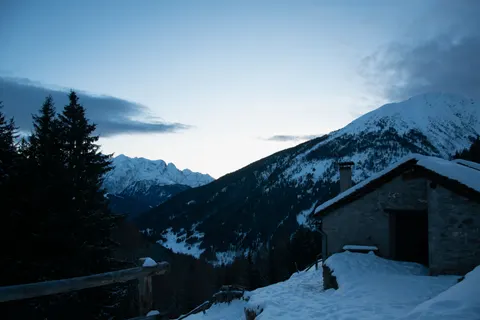 Winter Cabin 4K Wallpaper · winter · 3840×2560