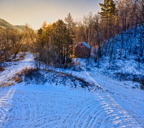 Winter Cabin 4K Wallpaper · winter · 3840×3401