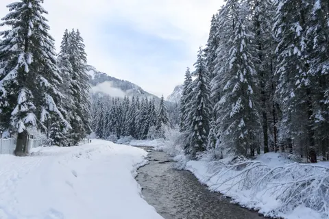 Winterhütte 4K Hintergrundbild · winter · 3840×2560