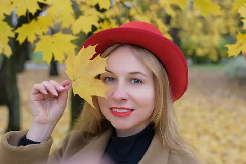 Autumn Maple Leaves 4K Wallpaper · autumn · 3840×2563